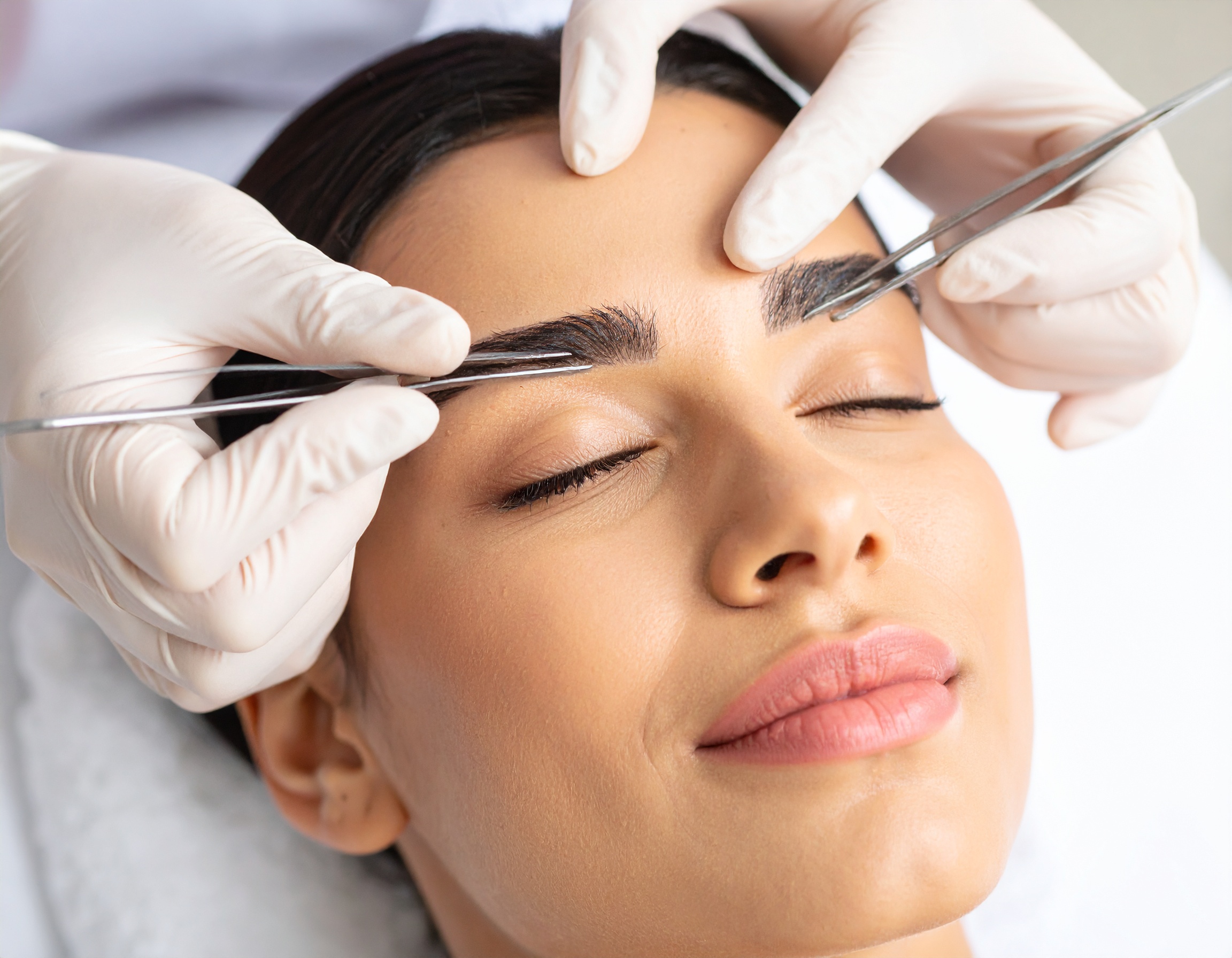 Curso de Depilación con Hilo & Diseño de Cejas